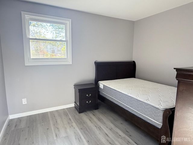 19 Lahiere Avenue, Edison, NJ 08817