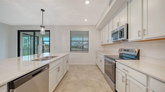 5624 SUMMIT POINTE CIRCLE 104, Bradenton, FL 34210