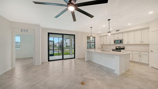 5624 SUMMIT POINTE CIRCLE 104, Bradenton, FL 34210