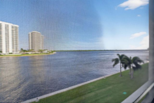 36 Yacht Club Drive 307, North Palm Beach, FL 33408