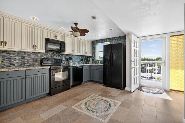 36 Yacht Club Drive 307, North Palm Beach, FL 33408