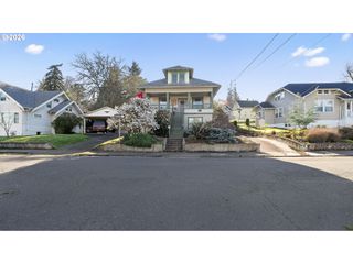 1151 Se JACKSON St, Roseburg, OR 97470