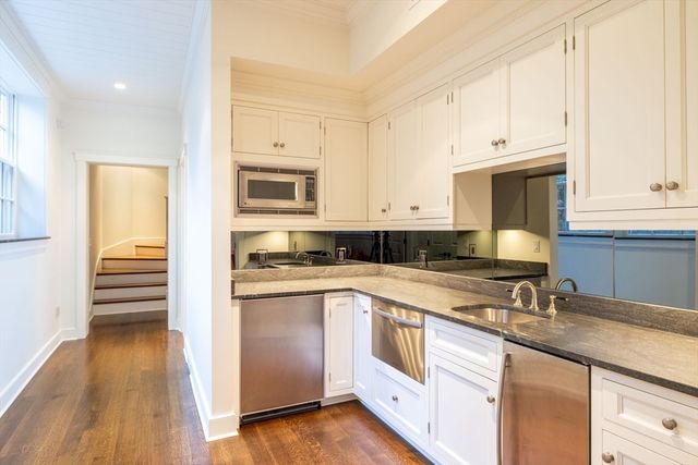 24 Katama Bay View Road, Edgartown, MA 02539