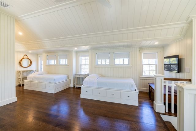24 Katama Bay View Road, Edgartown, MA 02539