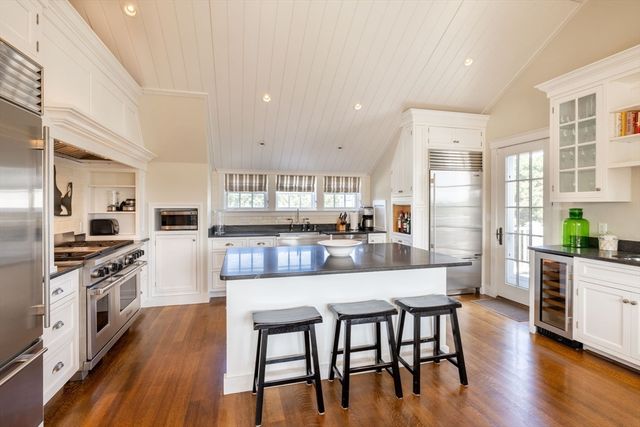 24 Katama Bay View Road, Edgartown, MA 02539