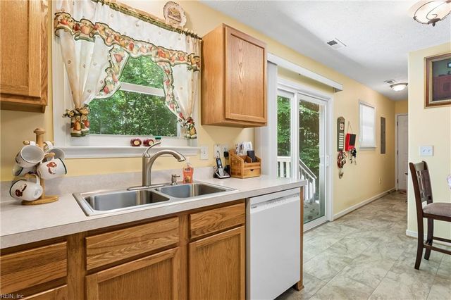 3809 Stream Dr, Gloucester, VA 23061