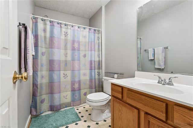 3809 Stream Dr, Gloucester, VA 23061