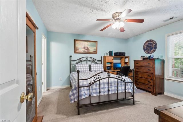 3809 Stream Dr, Gloucester, VA 23061