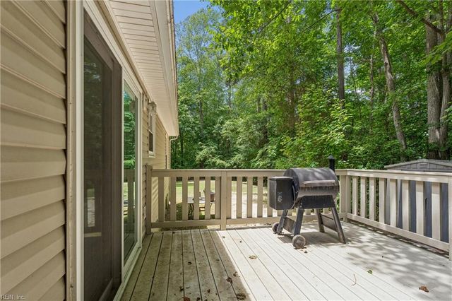 3809 Stream Dr, Gloucester, VA 23061