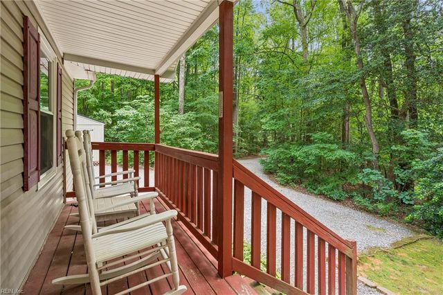 3809 Stream Dr, Gloucester, VA 23061