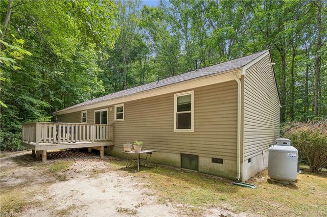 3809 Stream Dr, Gloucester, VA 23061