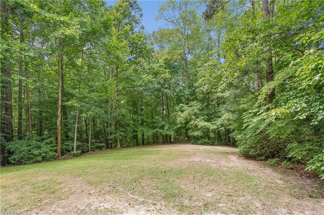 3809 Stream Dr, Gloucester, VA 23061