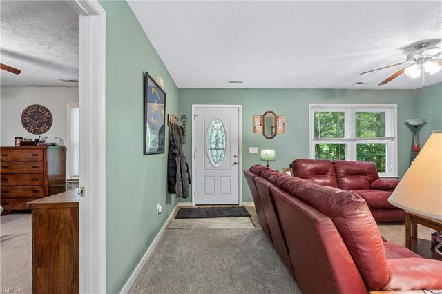 3809 Stream Dr, Gloucester, VA 23061