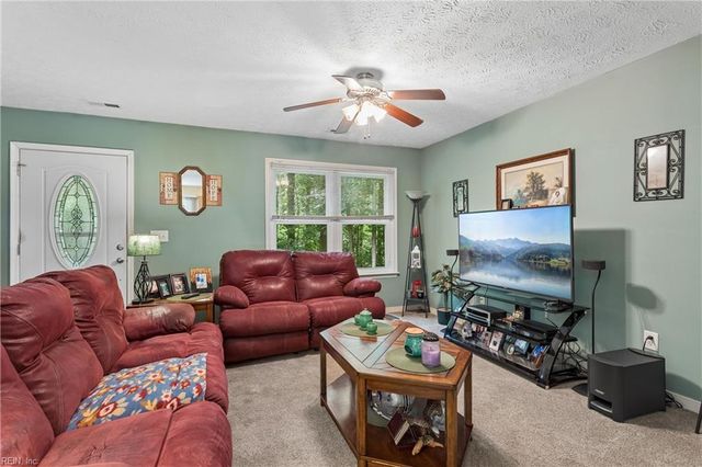 3809 Stream Dr, Gloucester, VA 23061
