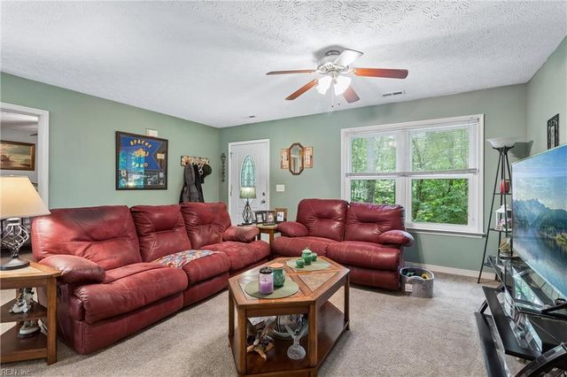 3809 Stream Dr, Gloucester, VA 23061