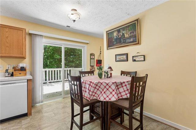 3809 Stream Dr, Gloucester, VA 23061