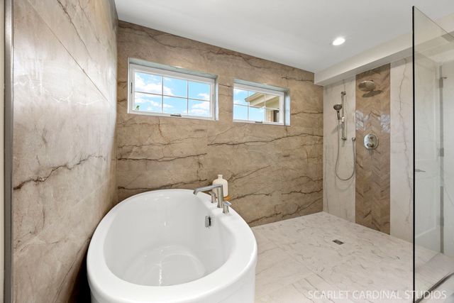835 Avon Court, Glen Ellyn, IL 60137