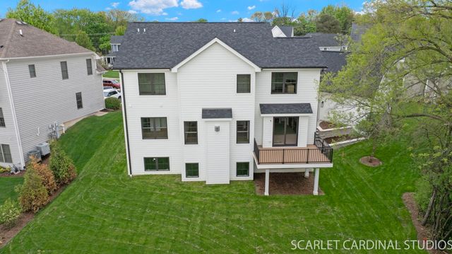 835 Avon Court, Glen Ellyn, IL 60137