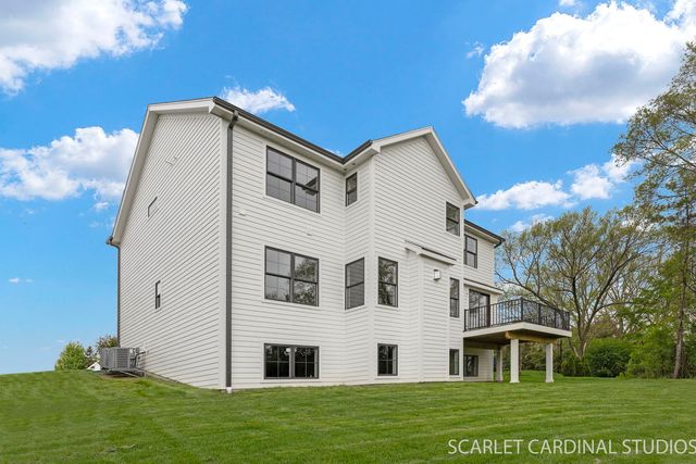 835 Avon Court, Glen Ellyn, IL 60137
