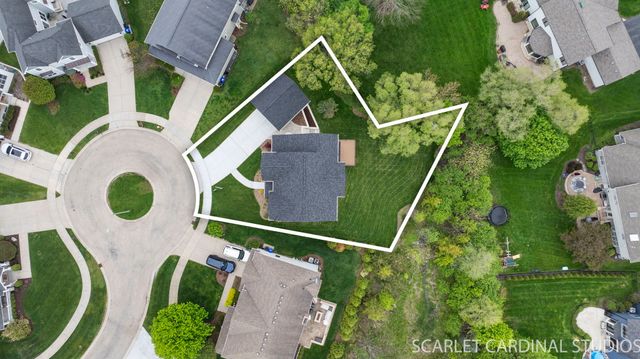 835 Avon Court, Glen Ellyn, IL 60137