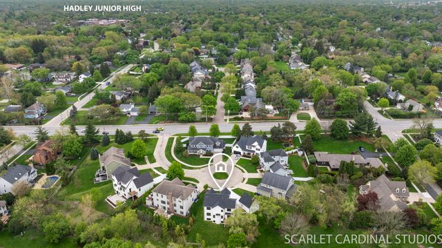 835 Avon Court, Glen Ellyn, IL 60137