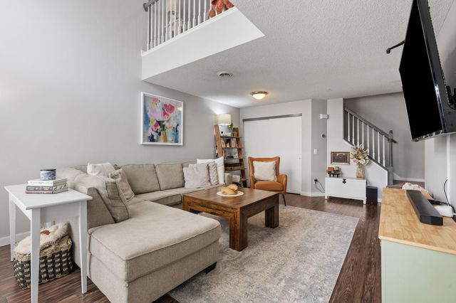 2836 Coach Court, Chanhassen, MN 55317