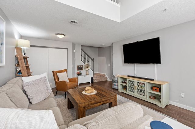 2836 Coach Court, Chanhassen, MN 55317