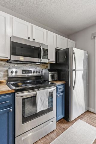 2836 Coach Court, Chanhassen, MN 55317