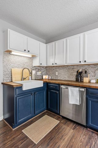 2836 Coach Court, Chanhassen, MN 55317