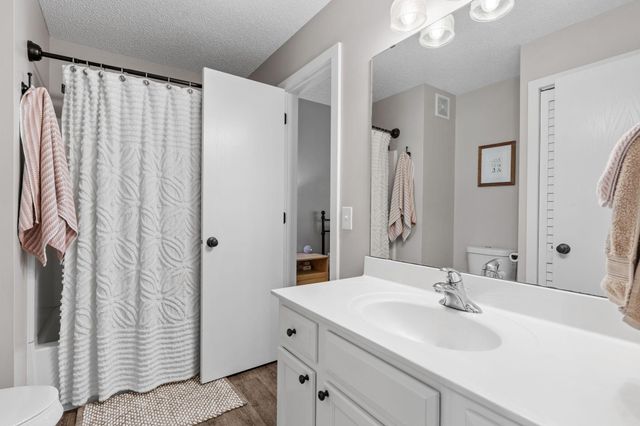 2836 Coach Court, Chanhassen, MN 55317