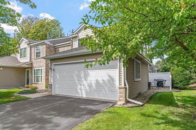 2836 Coach Court, Chanhassen, MN 55317