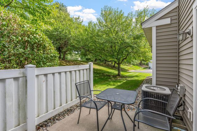 2836 Coach Court, Chanhassen, MN 55317