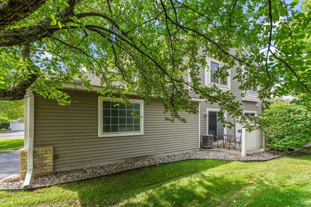 2836 Coach Court, Chanhassen, MN 55317