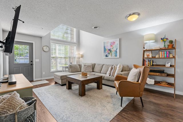 2836 Coach Court, Chanhassen, MN 55317