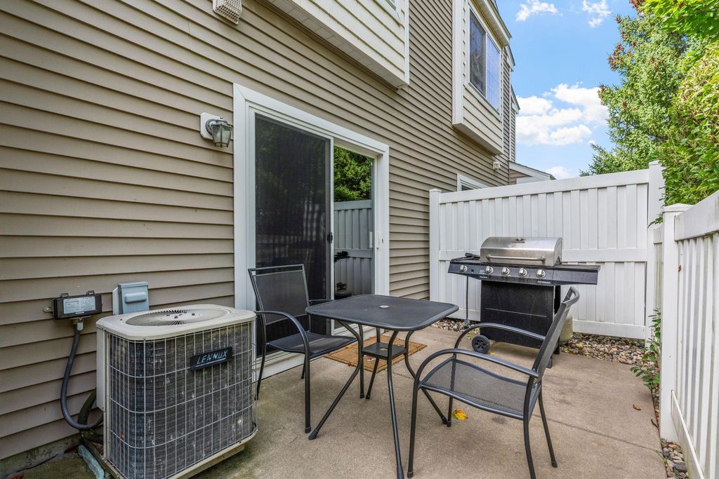 2836 Coach Court, Chanhassen, MN 55317 — photo 4