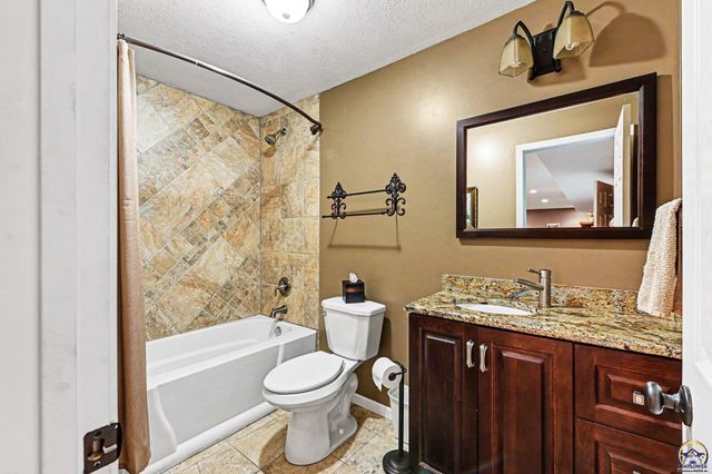 2625 SE Mercury AVE, Topeka, KS 66605