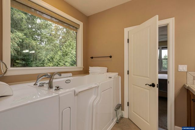 5101 NW Paradise Dr, Forest Grove, OR 97116