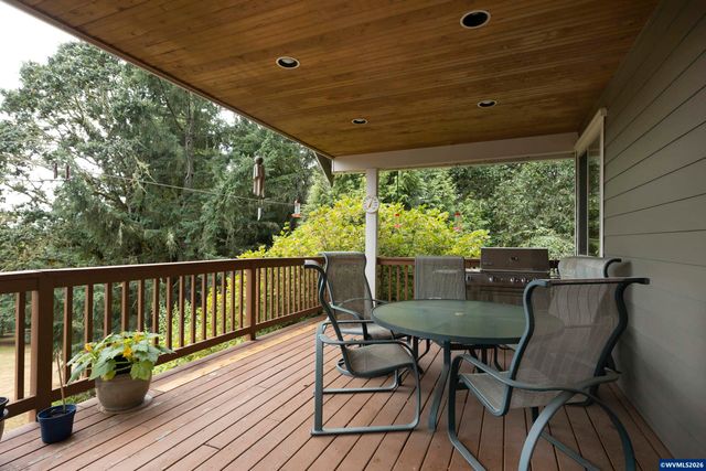 5101 NW Paradise Dr, Forest Grove, OR 97116