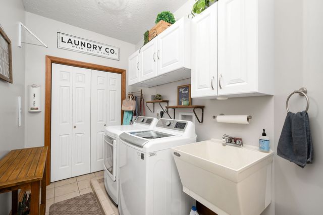227 Saint Leonards Lane, Cranberry Twp, PA 16066