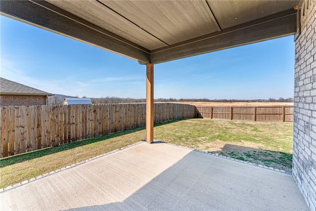 982 Emerald Street, Prairie Grove, AR 72753