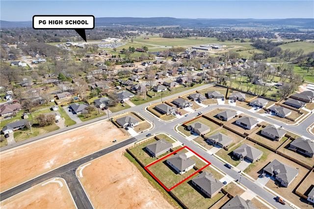 982 Emerald Street, Prairie Grove, AR 72753