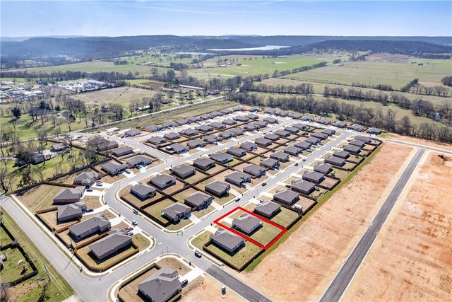 982 Emerald Street, Prairie Grove, AR 72753