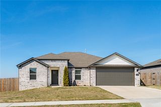 982 Emerald Street, Prairie Grove, AR 72753