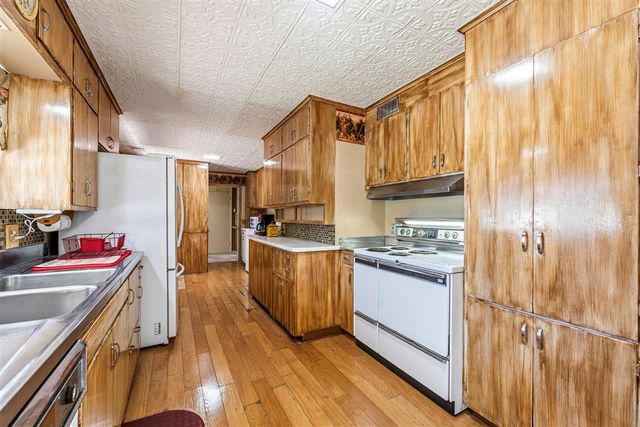 1805 W Kilgore Road, Portage, MI 49024