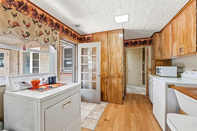 1805 W Kilgore Road, Portage, MI 49024