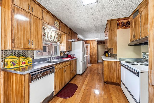 1805 W Kilgore Road, Portage, MI 49024