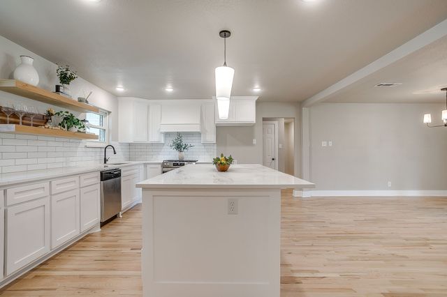 103 Vanshire Road W, Lakeside, TX 76108