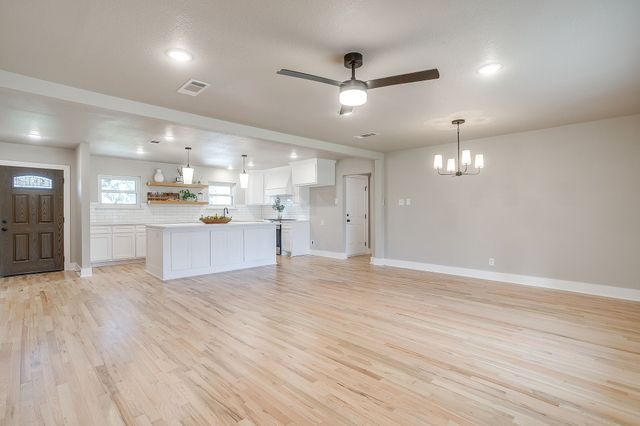 103 Vanshire Road W, Lakeside, TX 76108