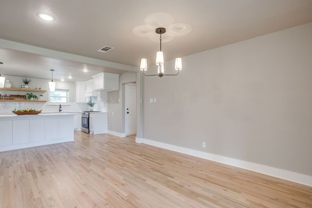 103 Vanshire Road W, Lakeside, TX 76108