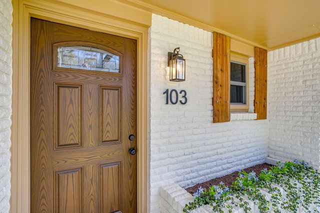 103 Vanshire Road W, Lakeside, TX 76108